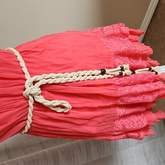 Love Point Dress - Picture 5 of 6